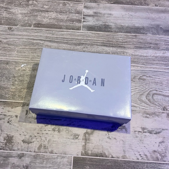 Jordan 11s Cool Grey Size 10.5(barely used)
